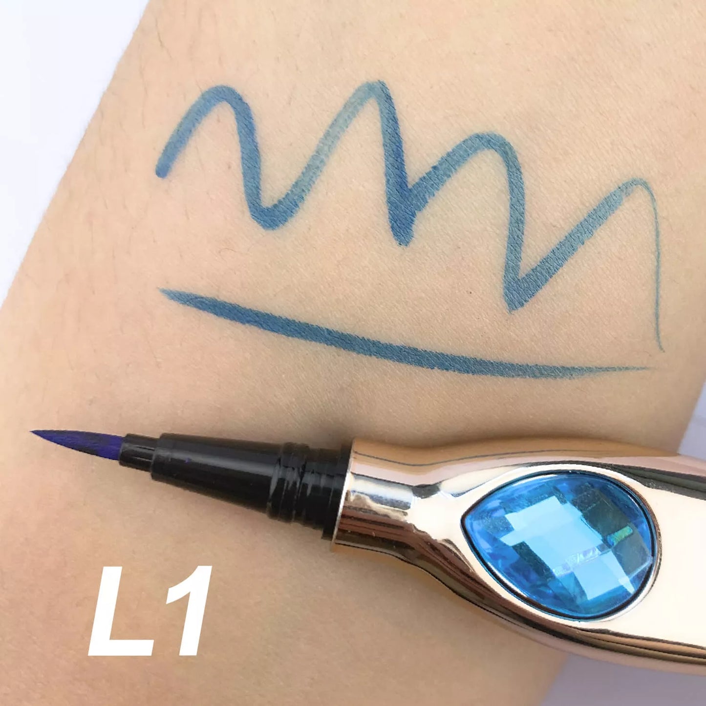 P207 Eyeliner